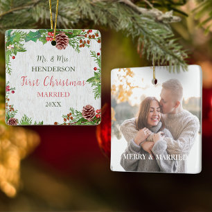 Ornamento De Cerâmica Foto Personalizada Rustic Holly Pine Newlyweds De