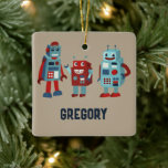 Ornamento De Cerâmica Foto Personalizada Sci-Fi Para Robôs Retros Bons<br><div class="desc">A frente deste Enfeites de natal apresenta ilustrações de três robôs bonitos estilo retrô em tons de vermelho e azul em um plano de fundo bronzeado,  assim como seu nome ou outro texto personalizado. O verso está pronto para ser personalizado com sua própria foto.</div>