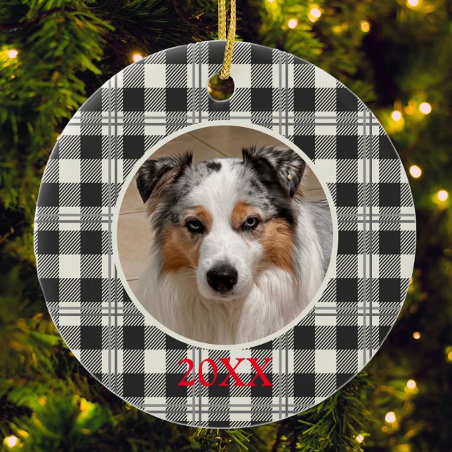 Ornamento De Cerâmica Foto Pet Clássica Cinza Escura Búfalo Xadrez Arte (Buffalo Plaid Dark Gray and Buttercream Photo Date Ceramic Ornament)