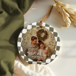 Ornamento De Cerâmica Foto recém-casada do Quadro de Verificação Retro C<br><div class="desc">Tornar o seu primeiro Natal como recém-casados inesquecível com este encantador ornamento de fotos de lado duplo e alegre casado. Apresentando um padrão nostálgico de tabuleiro de xadrez que captura perfeitamente a quente e retro-boho estética, este ornamento de keepsasasasasaame é uma bela maneira de comemorar seu ano especial. Perfeito para...</div>