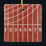 Ornamento De Cerâmica Foto: Red Track Christmas Decortion for Runners (D<br><div class="desc">Mostre sua faixa favorita e atleta de campo ou surpreenda seu corredor favorito com este ornamento de árvore de Natal com uma ilustração de uma faixa vermelha correndo na frente e sua própria foto no verso. Faz um excelente de estoque ou o presente perfeito para seu treinador favorito.</div>