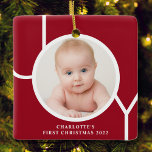 Ornamento De Cerâmica Foto Vermelha Personalizada do Primeiro Natal do B<br><div class="desc">O Primeiro Ornamento Fotográfico de Natal deste na moda Baby é decorado com a palavra JOY em branco sobre fundo vermelho. Facilmente personalizável com sua foto e seu nome.</div>