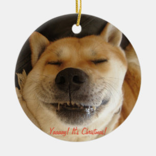 Ornamento De Cerâmica funny akita cute dog smiling at christmas