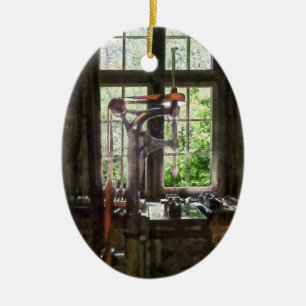 Ornamento De Cerâmica Furadeira de Coluna junto à Janela