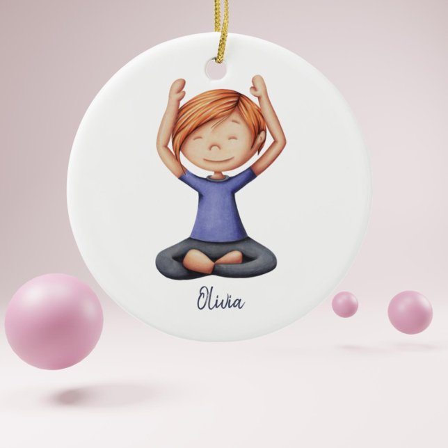 Ornamento De Cerâmica Garota Doando Yoga Meditando Natal Personalizado (Girl doing yoga illustrated personalized christmas ornament)