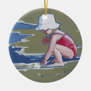 Ornamento De Cerâmica Garotinha de chapéu na praia com ondas