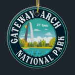 Ornamento De Cerâmica Gateway Arch National Park Santo Louis - Missouri<br><div class="desc">Celebre a sua viagem ao Gateway Arch National Park,  MO com este design de pôr do sol vintage. Esta é a excelente para pessoas que adoram caminhar,  acampar e viagem na Rua Louis,  Missouri natureza.</div>