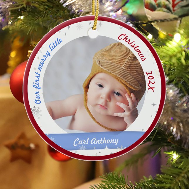 Ornamento De Cerâmica Gêmeos Meninos Fotos da Primeira Feliz Pequeno Nat (Modern Elegant Cute Our First Merry Little Christmas Twins Boy Girl 2 Photos Snowflakes Red Frame)