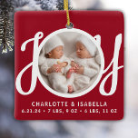 Ornamento De Cerâmica Gêmeos Nomes de Nascimento Stats Foto Red Keepsae<br><div class="desc">Este bonitinho Twins Nomeia Nascimento Aposta Ornament de Foto de Natal é decorado com a palavra JOY em tipografia de na moda num fundo vermelho. Facilmente personalizável com sua foto,  nomes e estatísticas de nascimento de bebê.</div>