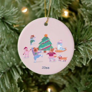 Ornamento De Cerâmica Girly Dogs Ice Skating Blush Foto de Natal Rosa