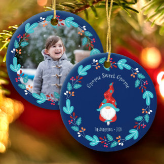 Ornamento De Cerâmica Gnome Sweet Gnome Elf Floral Wreath Photo Blue
