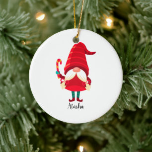 Ornamento De Cerâmica Gnomo Natal Segurando Uma Canela De Doces