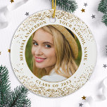 Ornamento De Cerâmica Graduação de Foto Dourada Personalizada 2 do Forma<br><div class="desc">Apresentando nosso elegante e moderno ornamento de graduação - a maneira perfeita de comemorar seu dia especial! Esta simples, porém espantosa, manutenção apresenta espaço para duas fotos personalizadas, juntamente com o seu nome e ano escolar para um toque verdadeiramente personalizado. Quer estejamos a celebrar um segundo grau, uma universidade, ou...</div>