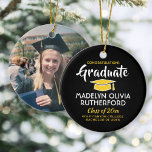 Ornamento De Cerâmica Graduação de Fotos Parabéns Dourado Amarelo Preto<br><div class="desc">Comemore a conquista do formando com um Enfeites de natal personalizado de graduação em preto-e-ouro com fotografia e redondo. Imagem e todo texto são simples de personalizar. Inclua o nome e o grau da escola, parabéns, obrigados, mãe e pai, ou outra mensagem da sua escolha. Design apresenta um fundo preto,...</div>