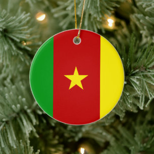 Ornamento De Cerâmica Green Red and Gold Flag of Cameroon with Star