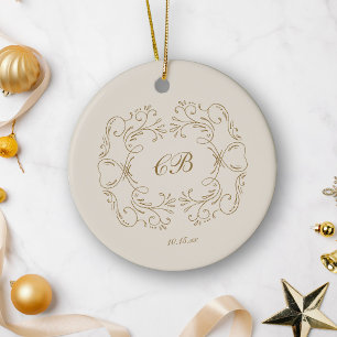 Ornamento De Cerâmica Grinalda de Monograma Dourado Florescimento Data d