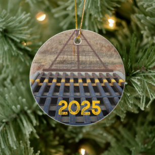 Ornamento De Cerâmica Guarda de gado através da estrada do cascalho,