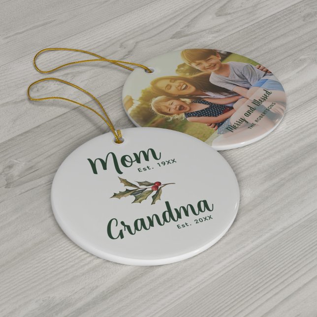 Ornamento De Cerâmica Guarda-Papo de Natal da Família Elegante (Christmas Family Photo Grandma Keepsake Ceramic Ornament)