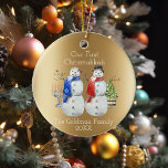 Ornamento De Cerâmica Hanukkah Snowman Natal Nosso Primeiro Chrismukkah<br><div class="desc">Esta design foi criada através da arte digital. Pode ser personalizada na área fornecida ou personalizada alterando a foto ou acrescentando suas próprias palavras. Entre em contato comigo em colorflowcreations@gmail.com se você quiser usar este design em outro produto. Compre minha pintura de acrílico abstrato original para venda em www.etsy.com/shop/colorflowart. Veja...</div>