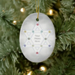 Ornamento De Cerâmica Hanukkah Star e Snowflakes Silver para Foto<br><div class="desc">Um ornamento festivo de fotos de Hanukkah com minha design da Estrela de David para a foto e pequenos flocos de neve coloridos em um fundo de cinza.</div>