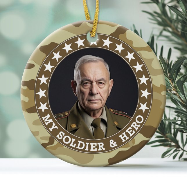 Ornamento De Cerâmica Herói Militar - Design de Camuflagem de DUPLA SID (Personalized Christmas Photo Ornament)