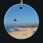 Ornamento De Cerâmica Huntington Beach, Califórnia<br><div class="desc">Vista da praia ao norte do Pier em Huntington Beach,  Califórnia. Um pombo fotografou minha foto,  mas acho que acabou sendo bonito mesmo assim! Foto: novembro de 2022.</div>