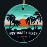 Ornamento De Cerâmica Huntington Beach California Retro Sunset Souvenirs<br><div class="desc">Cidade da Califórnia em Huntington Beach. Este design de retrô faz um Natal excelente ou presente de aniversário para fãs de Huntington Beach. O retroverão vibes design é um presente perfeito para amantes de viagem e fãs de destinos tropicais.</div>