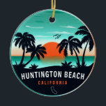 Ornamento De Cerâmica Huntington Beach California Retro Sunset Souvenirs<br><div class="desc">Cidade da Califórnia em Huntington Beach. Este design de retrô faz um Natal excelente ou presente de aniversário para fãs de Huntington Beach. O retroverão vibes design é um presente perfeito para amantes de viagem e fãs de destinos tropicais.</div>