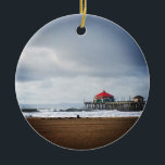 Ornamento De Cerâmica Huntington Beach Pier, CA<br><div class="desc">Uma manhã de inverno tempestuosa em Huntington Beach,  sul da Califórnia. Vista do Diner da Ruby no final do píer,  a sombra da Ilha Catalina à distância,  e ondas grandes que fazem deste um ponto de surfe popular.</div>