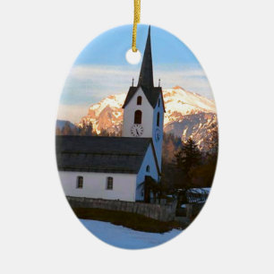Ornamento De Cerâmica Igreja suíça nas montanhas