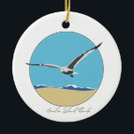Ornamento De Cerâmica Ilha Amelia, Flórida Sea Gull sobre Beach<br><div class="desc">Ornamento cerâmico com imagem de casco marítimo tridimensional sobrevoando a praia com ondas. Amelia Island,  na Flórida no fundo.</div>