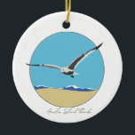 Ornamento De Cerâmica Ilha Amelia, Flórida Sea Gull sobre Beach<br><div class="desc">Ornamento cerâmico com imagem de casco marítimo tridimensional sobrevoando a praia com ondas. Amelia Island,  na Flórida no fundo.</div>