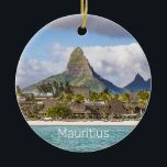 Ornamento De Cerâmica Ilhas Maurício Oceano Índico Feic En flac Beach So<br><div class="desc">Oceano Índico Maurício com praia flac En e souvenir de palmeiras para viajantes de Riviere Noire e Tamarin. Design de férias da ilha Maurícia do Oceano Índico para amantes das ilhas. Design das férias do Oceano Índico com praia e palmeiras. Souvenir para viajantes de Tamarin e Riviere Noire na ilha...</div>