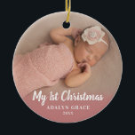 Ornamento De Cerâmica Imagem da primeira foto de Natal do Bebê Calligry<br><div class="desc">Este Enfeites de natal redondo oferece o primeiro tema de Natal de um bebê. O texto "Meu Natal de 1rua" aparece de branco sobre a foto. O texto personalizado permite adicionar o nome e o ano do recém-nascido.</div>