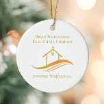 Ornamento De Cerâmica Imobilizador Personalizado Dourado da Real Estate<br><div class="desc">Este Enfeites de natal de empresa imobiliária é personalizado com a sua empresa e o nome do agente. Este elegante dom realtor de ouro apresenta uma bonito casa com uma faixa do tempo em cima e curvas elegantes por baixo para uma conferência profissional. Personalize este item de marketing comercial moderno...</div>