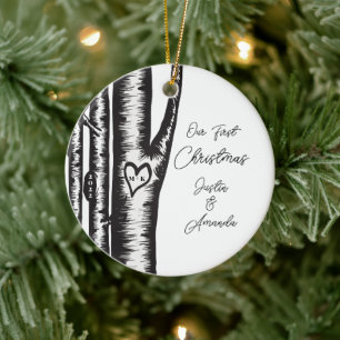 Ornamento De Cerâmica Iniciais Gravadas Em Casais De Árvore