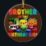 Ornamento De Cerâmica Irmão Da Fruta De Aniversário<br><div class="desc">Irmão Da Fruta De Aniversário Da Família De Aniversários. Presente perfeito para seu pai, mãe, pai, homens, mulheres, amigos e familiares no Dia de Ação de Graças, Dia de Natal, Dia de as mães, Dia de os pais, 4 de julho de 1776 Dia Independente, Dia dos Veteranos, Dia do Halloween,...</div>
