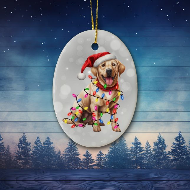 Ornamento De Cerâmica Labrador Amarelo Retriever em Luzes de Natal (Criador carregado)