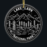 Ornamento De Cerâmica Lago Clark National Park Alaska Vintage Monoline<br><div class="desc">Lago Clark monoline design. O parque é uma terra de beleza impressionante. O vapor vulcânico,  a salmoura,  o urso forrageiro e as montanhas rugosas refletem-se em lagos turquesas em xisto.</div>