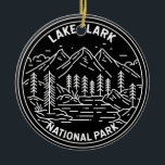 Ornamento De Cerâmica Lago Clark National Park Alaska Vintage Monoline<br><div class="desc">Lago Clark monoline design. O parque é uma terra de beleza impressionante. O vapor vulcânico,  a salmoura,  o urso forrageiro e as montanhas rugosas refletem-se em lagos turquesas em xisto.</div>