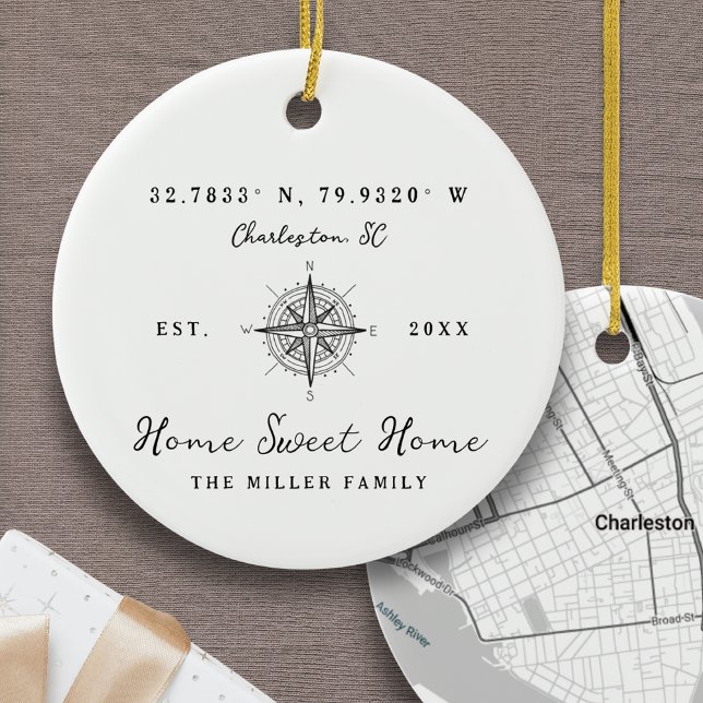 Ornamento De Cerâmica Lar Doce Lar Latitude Longitude Personalizado (Home Sweet Home Ornament Latitude and Longitude Coordinates Personalized Address Custom Location)
