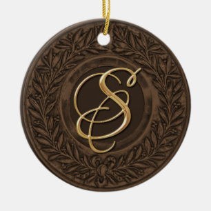 Ornamento De Cerâmica Laurel Wreath com Monograma Dourado em Brown