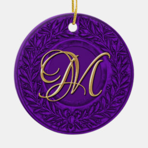 Ornamento De Cerâmica Laurel Wreath with Gold Monogram in Purple