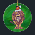 Ornamento De Cerâmica Leão Natal Em Verde<br><div class="desc">Os presentes e acessórios de Natal Festivos do Animal Parade Lion apresentam nossa divertida trabalho de arte de um leão fofo decolado em um chapéu vermelho de Papai Noel em uma paisagem nevada contra um céu noite estrelado azul escuro texturizado e estrelado pintado pelo ilustrador de livros infantis Traci Van...</div>