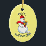 Ornamento De Cerâmica Legal Contador Snowman<br><div class="desc">Legal texto de contador com um boneco de neve com uma calculadora e uma folha de reembolso de impostos aos seus pés é um design de presente engraçado para contadores públicos certificados e alunos de contabilidade.</div>