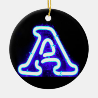 Ornamento De Cerâmica Letra "A" em azul neon