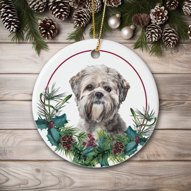 Ornamento De Cerâmica Lhasa Apso Dog Evergreen Berry Wreath (Criador carregado)