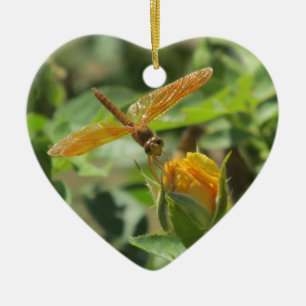 Ornamento De Cerâmica Libélula alaranjada no Rosebud amarelo