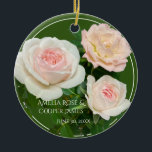 Ornamento De Cerâmica Lindas rosas rosa-brancas românticas<br><div class="desc">Rosas brancas rosas,  rosas,  rosas,  rosas rosas,  adicione seus próprios nomes e eventos! - a cor de fundo também é personalizável!</div>