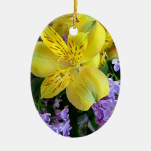 Ornamento De Cerâmica Lírios Amarelos e Flores Lilases Roxos